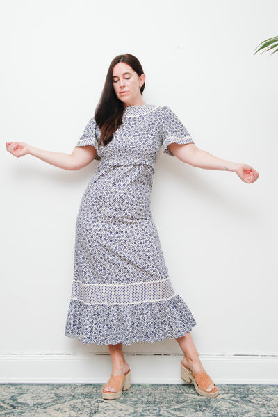 1970s Vintage Floral Dress | Romantic Boho Cotton Dress with Cape Sleeves – Summer Festival Style